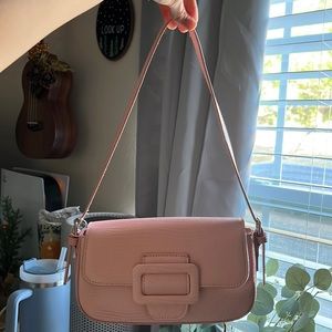 Pink pebbled shoulder bag